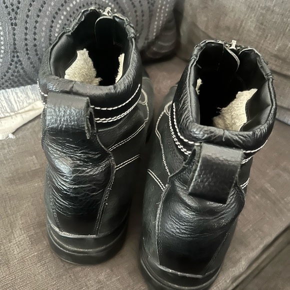 Blondo Waterproof Booties - Picture 4 of 9